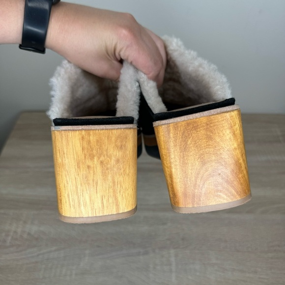 Bernardo Sky Sherpa Lined Clogs Womens 8.5 Black Suede Wood Sole Mules Like New - Picture 5 of 8